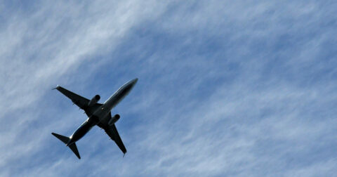 avion dans le ciel